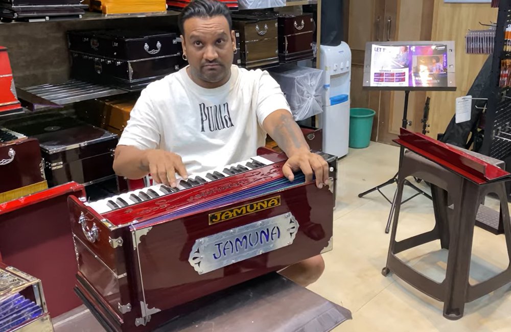 Master Saleem Playing Jamuna Harmonium in Chandigarh – A True Musical Showcase